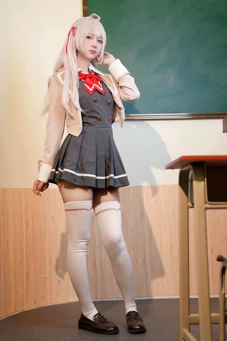 喜欢爱理吗《不时以俄语轻声遮羞的邻座艾莉同学》主题写真：30张全套美图