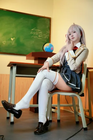 喜欢爱理吗《不时以俄语轻声遮羞的邻座艾莉同学》主题写真：30张全套美图