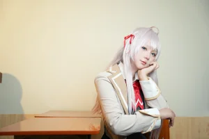 喜欢爱理吗《不时以俄语轻声遮羞的邻座艾莉同学》主题写真：30张全套美图