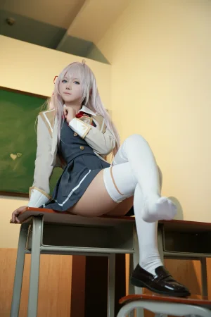 喜欢爱理吗《不时以俄语轻声遮羞的邻座艾莉同学》主题写真：30张全套美图
