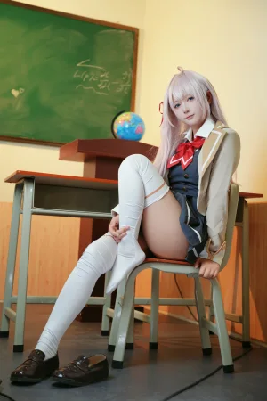 喜欢爱理吗《不时以俄语轻声遮羞的邻座艾莉同学》主题写真：30张全套美图
