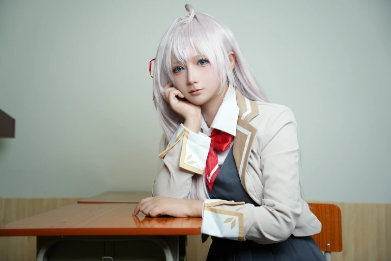 喜欢爱理吗《不时以俄语轻声遮羞的邻座艾莉同学》主题写真：30张全套美图