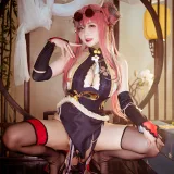 是一只熊仔《布莱默顿 功夫少女》主题写真：30张全套美图