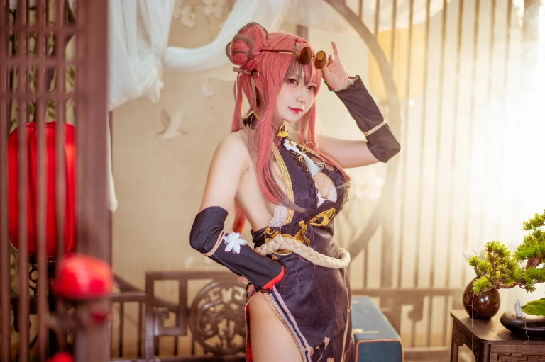 是一只熊仔《布莱默顿 功夫少女》主题写真：30张全套美图
