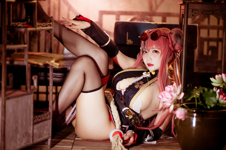 是一只熊仔《布莱默顿 功夫少女》主题写真：30张全套美图