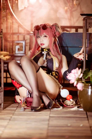 是一只熊仔《布莱默顿 功夫少女》主题写真：30张全套美图