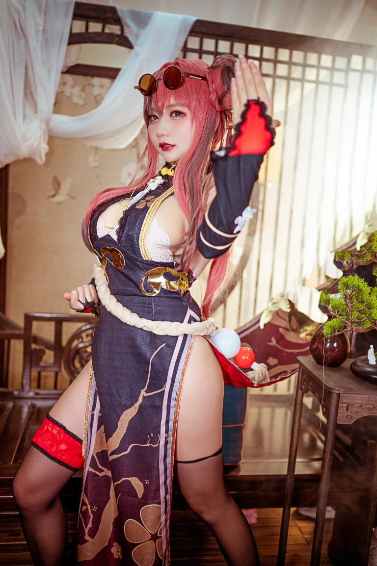 是一只熊仔《布莱默顿 功夫少女》主题写真：30张全套美图