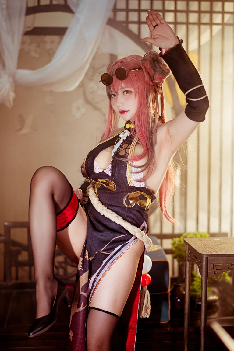 是一只熊仔《布莱默顿 功夫少女》主题写真：30张全套美图