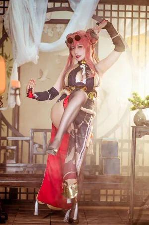 是一只熊仔《布莱默顿 功夫少女》主题写真：30张全套美图