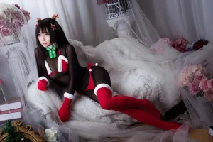 抱走莫子《连体黑丝圣诞比基尼》主题写真：30张全套美图
