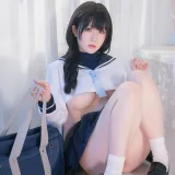 是本末末《风纪委员》主题写真：33张全套美图