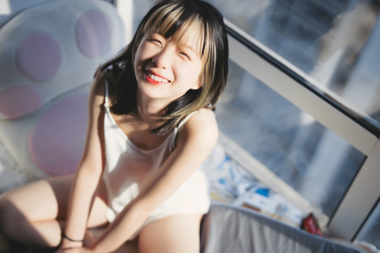 清青琴玖《生活的频道》主题写真：36张全套美图