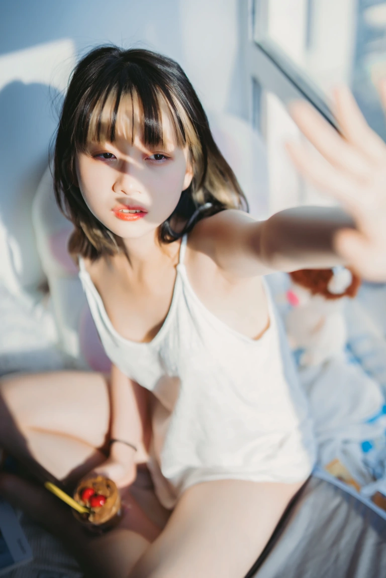 清青琴玖《生活的频道》主题写真：36张全套美图