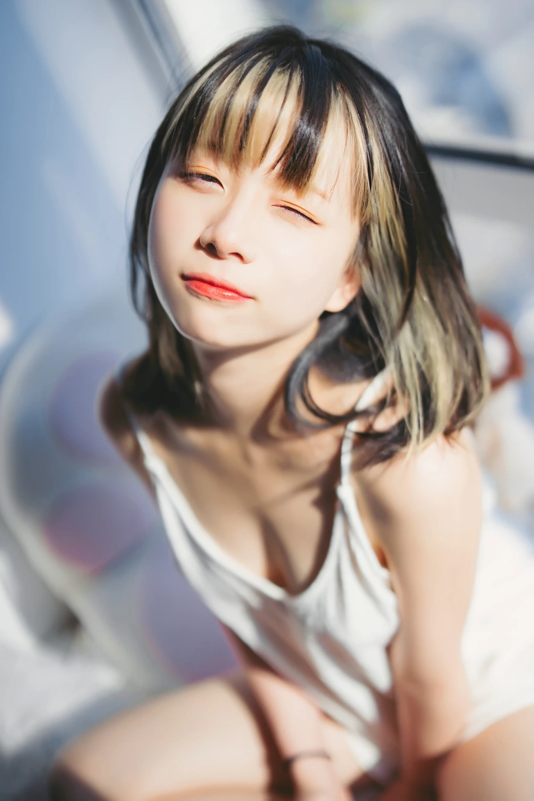 清青琴玖《生活的频道》主题写真：36张全套美图