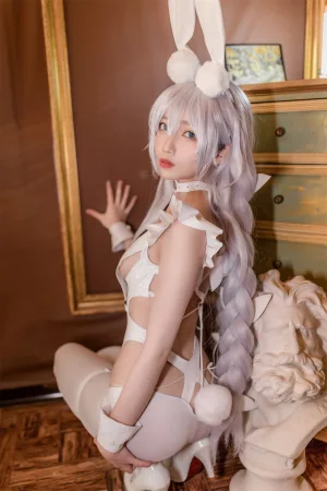 杏仁曲奇《碧蓝航线 恶毒白兔》主题写真：40张全套美图