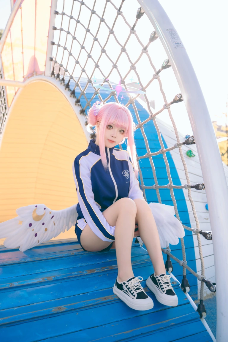 矢量鱼《蔚蓝档案 圣园未花体操服》主题写真：41张全套美图