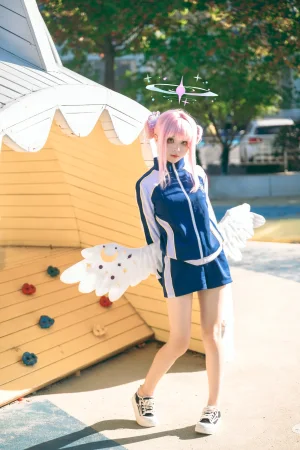 矢量鱼《蔚蓝档案 圣园未花体操服》主题写真：41张全套美图