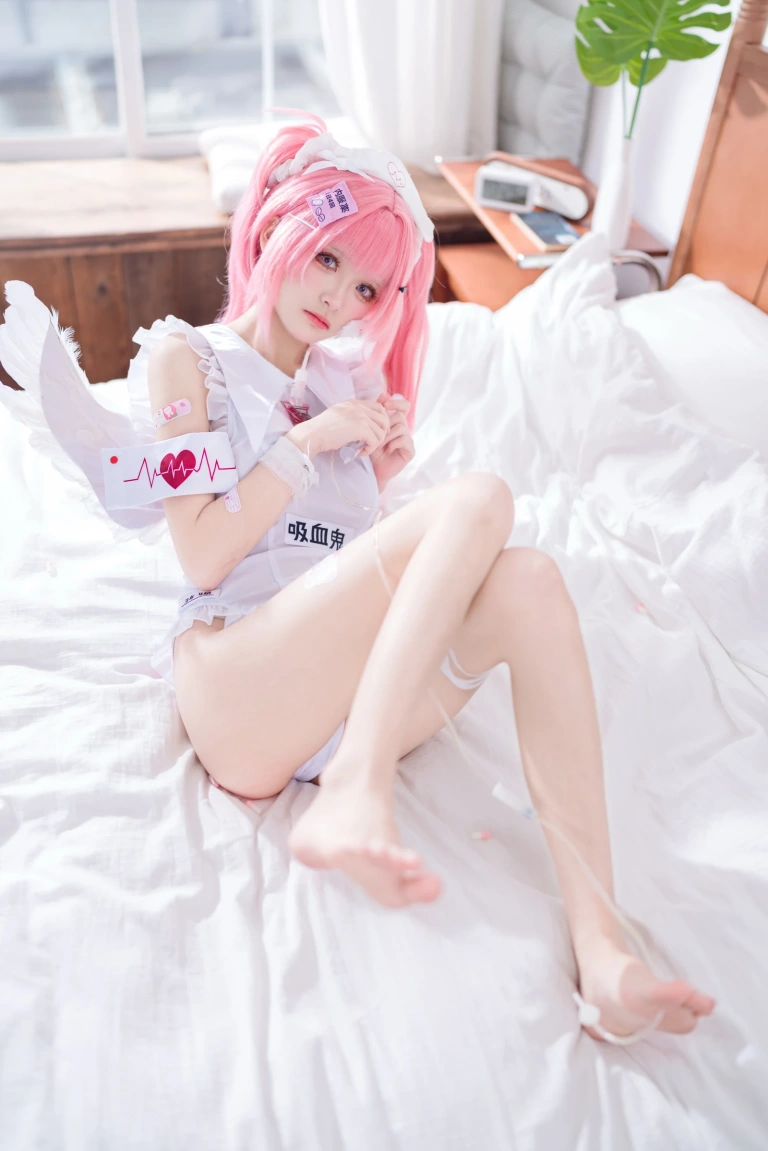 九柒喵《吸血鬼小护士同人》主题写真：48张全套美图