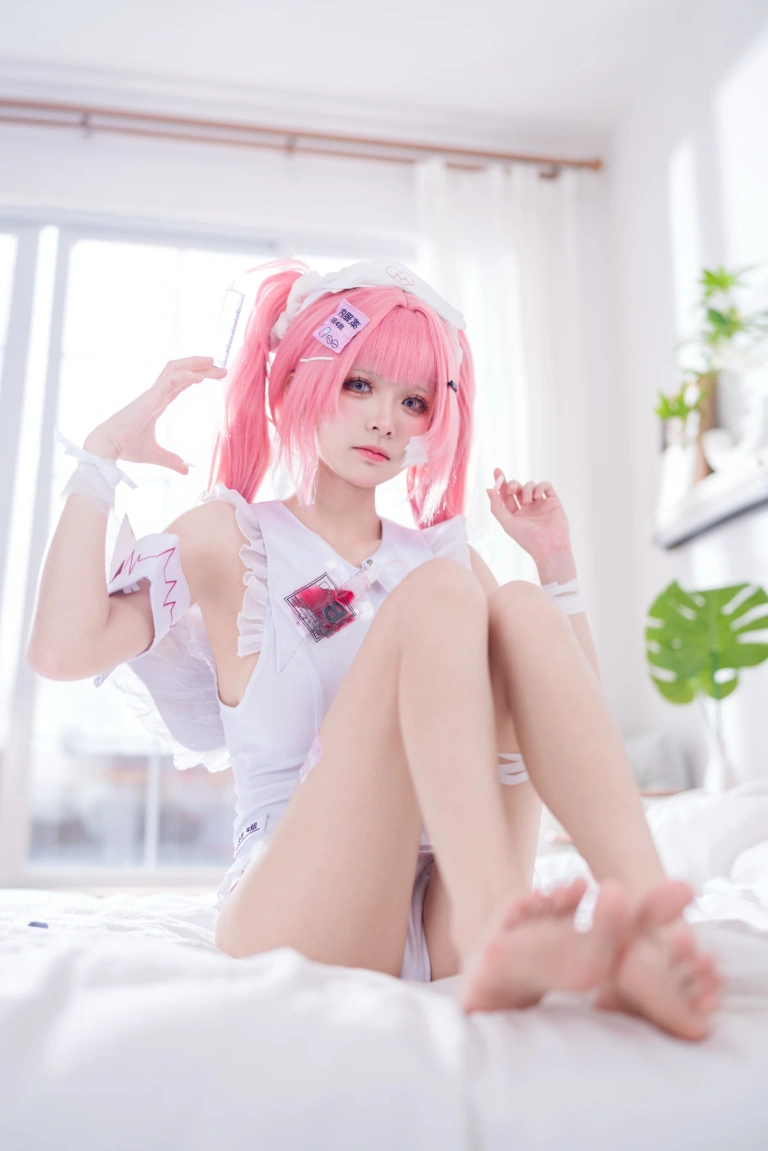 九柒喵《吸血鬼小护士同人》主题写真：48张全套美图