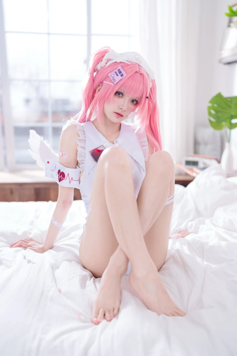 九柒喵《吸血鬼小护士同人》主题写真：48张全套美图