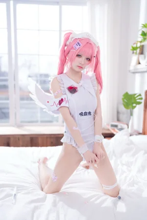 九柒喵《吸血鬼小护士同人》主题写真：48张全套美图