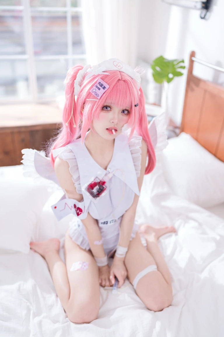 九柒喵《吸血鬼小护士同人》主题写真：48张全套美图