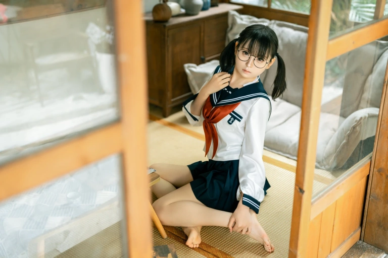 幼水铃衣《居家双马尾合集》主题写真：80张全套美图，含1个视频
