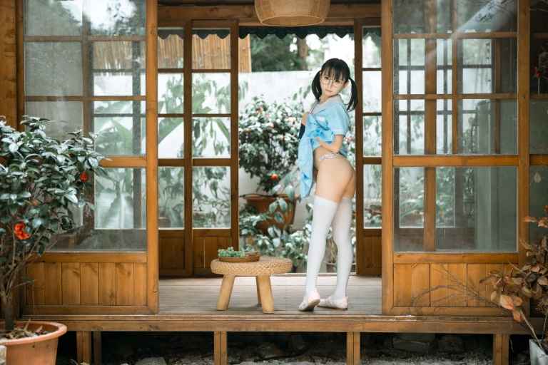 幼水铃衣《居家双马尾合集》主题写真：80张全套美图，含1个视频