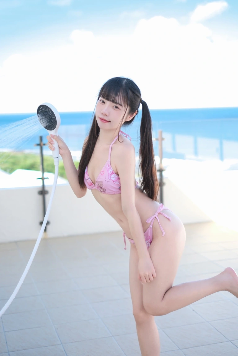 可可小白兔《愛慾流淌的小旅行》主题写真：82张全套美图