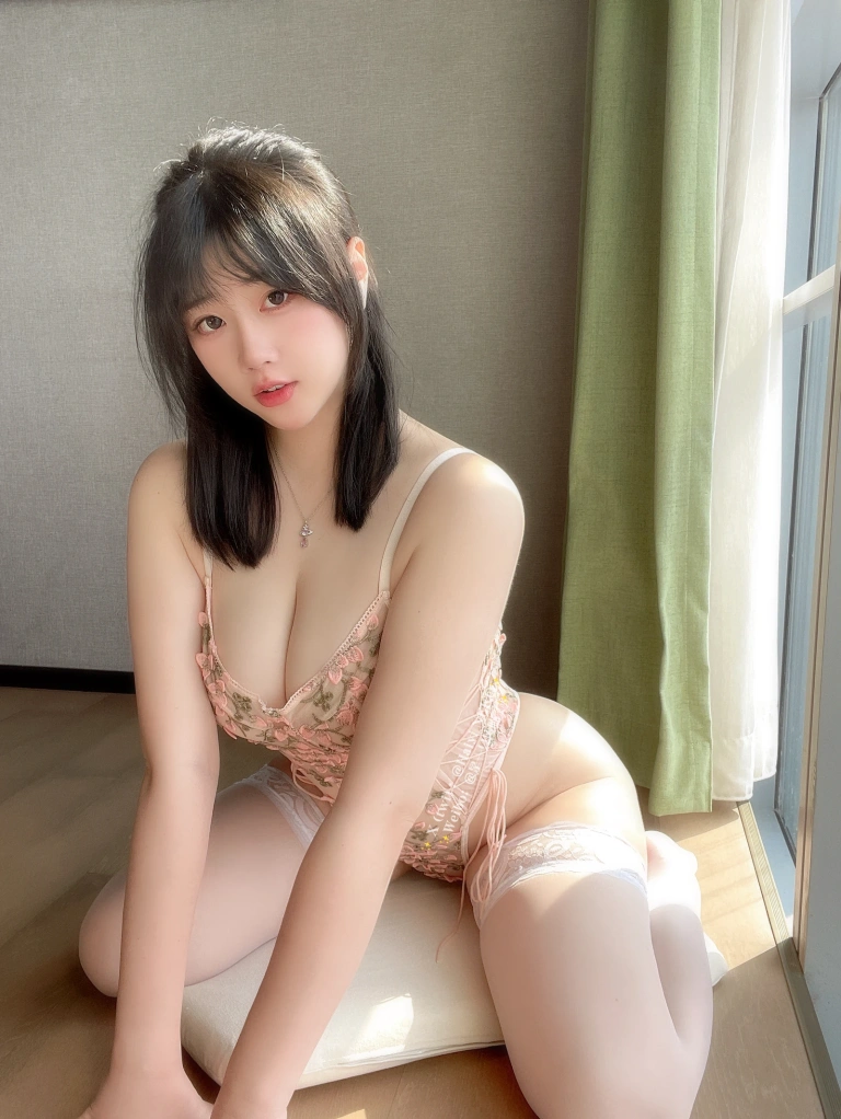 一只废喵《Fantia 2024年01月会员合集》主题写真：64张全套美图，含3个视频