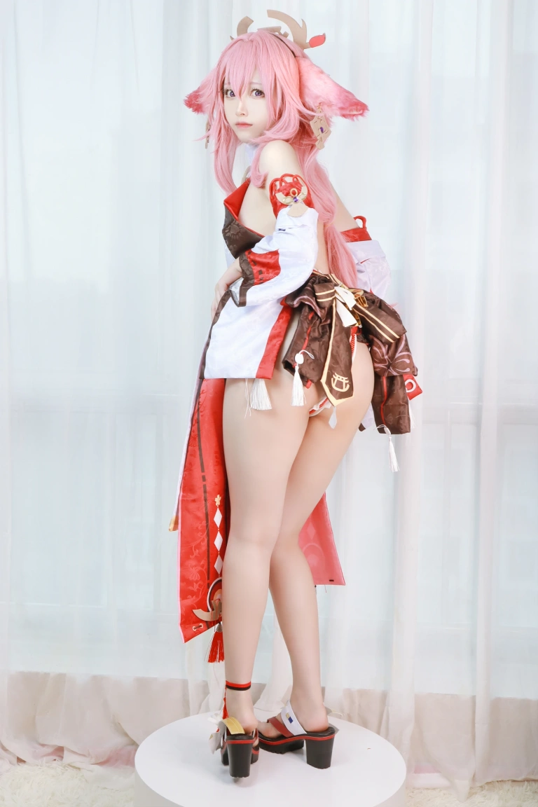 朝霧愛《Yae Miko 八重神子》主题写真：35张全套美图