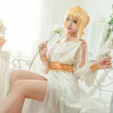 蜜汁猫裘《尼禄睡裙》主题写真：10张全套美图