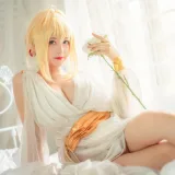 蜜汁猫裘《尼禄睡裙》主题写真：10张全套美图