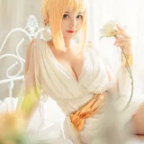 蜜汁猫裘《尼禄睡裙》主题写真：10张全套美图