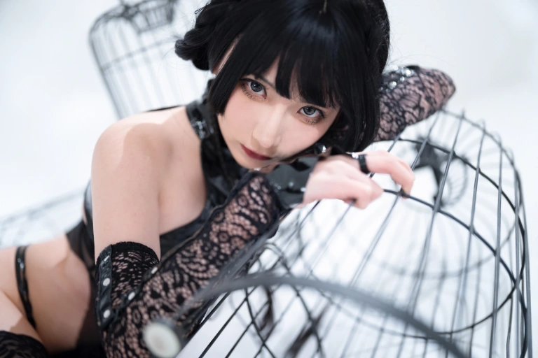 是三不是世《功夫旗袍》主题写真：18张全套美图