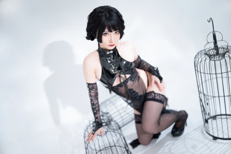 是三不是世《功夫旗袍》主题写真：18张全套美图