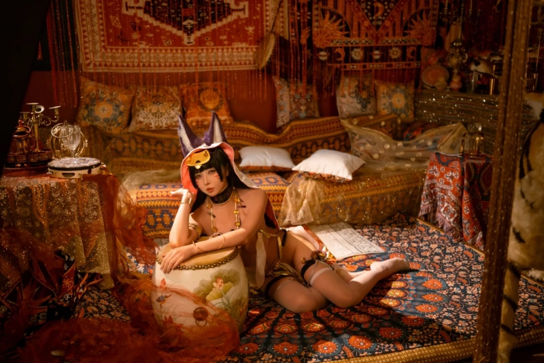 上杉绘黎落《碧蓝航线 武藏同人舞娘》主题写真：18张全套美图