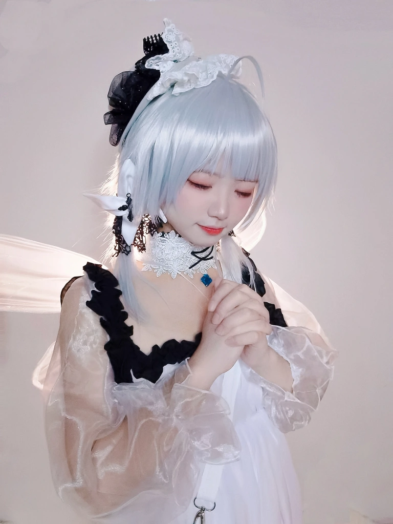 伊喵君《碧蓝航线 小光辉》主题写真：19张全套美图