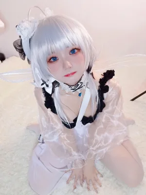 伊喵君《碧蓝航线 小光辉》主题写真：19张全套美图