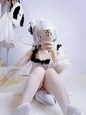 伊喵君《碧蓝航线 小光辉》主题写真：19张全套美图