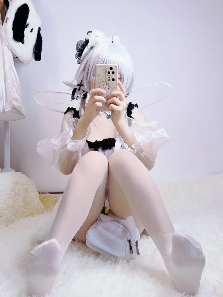 伊喵君《碧蓝航线 小光辉》主题写真：19张全套美图