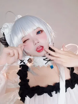 伊喵君《碧蓝航线 小光辉》主题写真：19张全套美图
