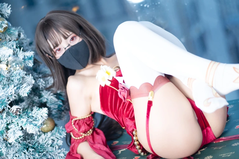 三水子《圣诞礼物》主题写真：20张全套美图
