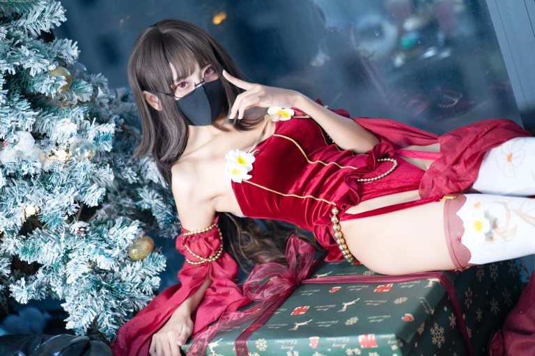 三水子《圣诞礼物》主题写真：20张全套美图