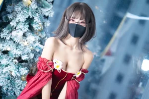 三水子《圣诞礼物》主题写真：20张全套美图