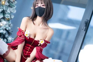 三水子《圣诞礼物》主题写真：20张全套美图