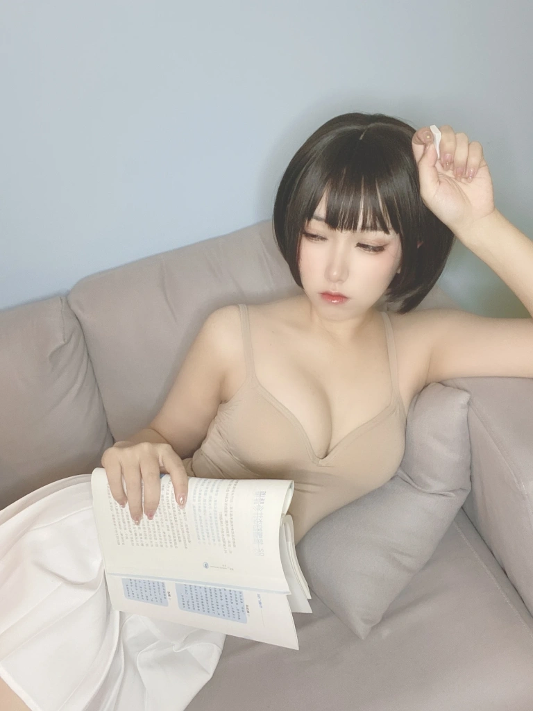 芋圆侑子《邻家姐姐》主题写真：225张全套美图，含10个视频