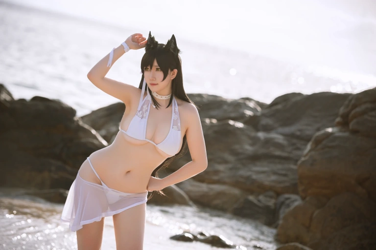是本末末《爱宕泳装》主题写真：23张全套美图