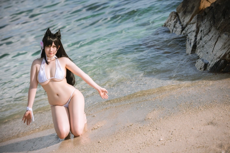 是本末末《爱宕泳装》主题写真：23张全套美图