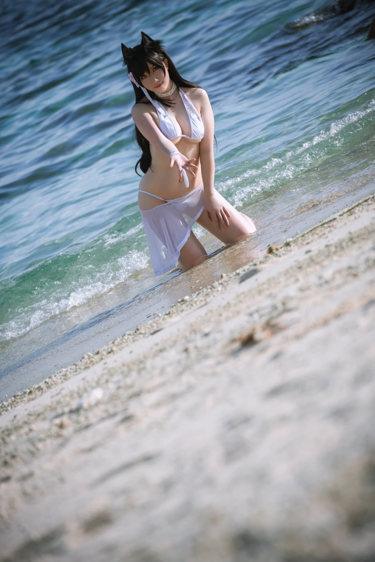 是本末末《爱宕泳装》主题写真：23张全套美图